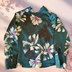 Marciano floral turquoise blouse long sleeves back v-cut tie 3 button cuffs